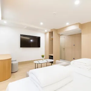 H-avenue Seomyeon Station מלון