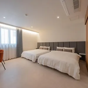 Hotel H-avenue Munhyeon, Busan