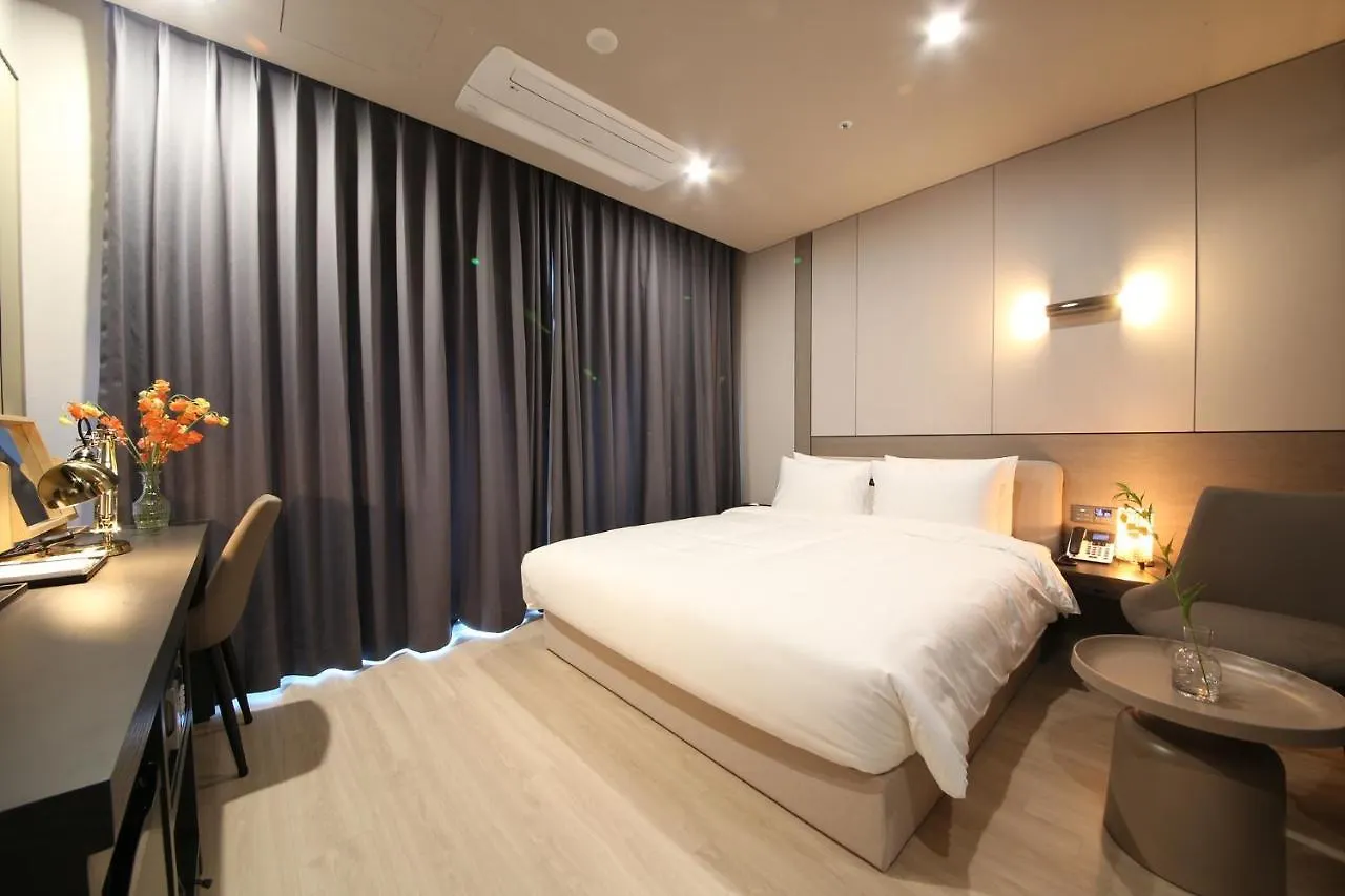 City Hotel The Busan Metro